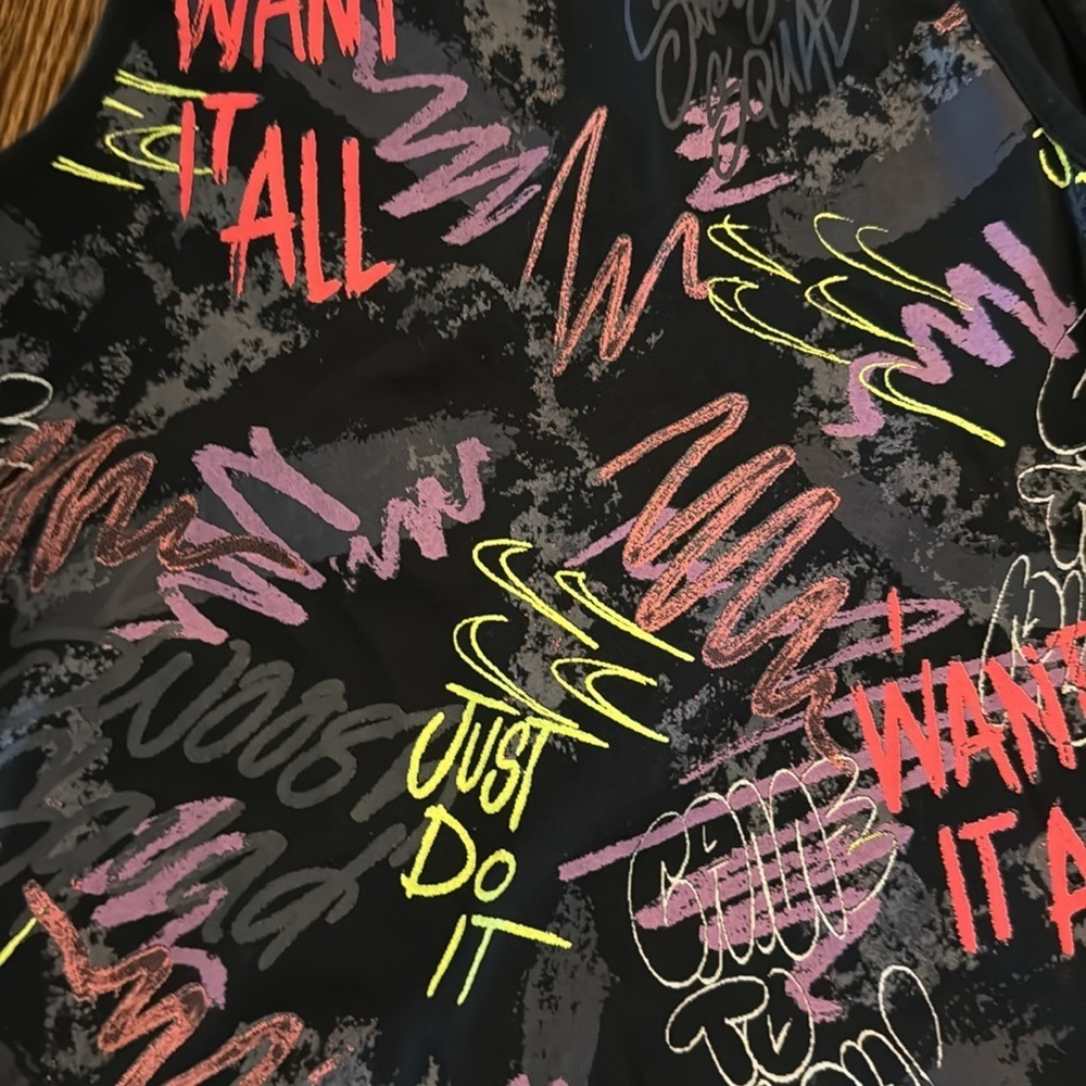 Nike pink graffiti tank and graphic Windrunner windbreaker size medium NWOT - Picture 4 of 14